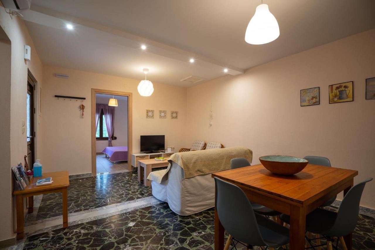The House Under The Rocks Of Meteora 1 Apartment Калампака Екстериор снимка