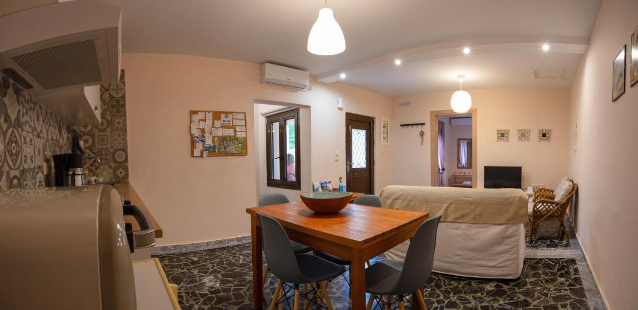 The House Under The Rocks Of Meteora 1 Apartment Калампака Екстериор снимка